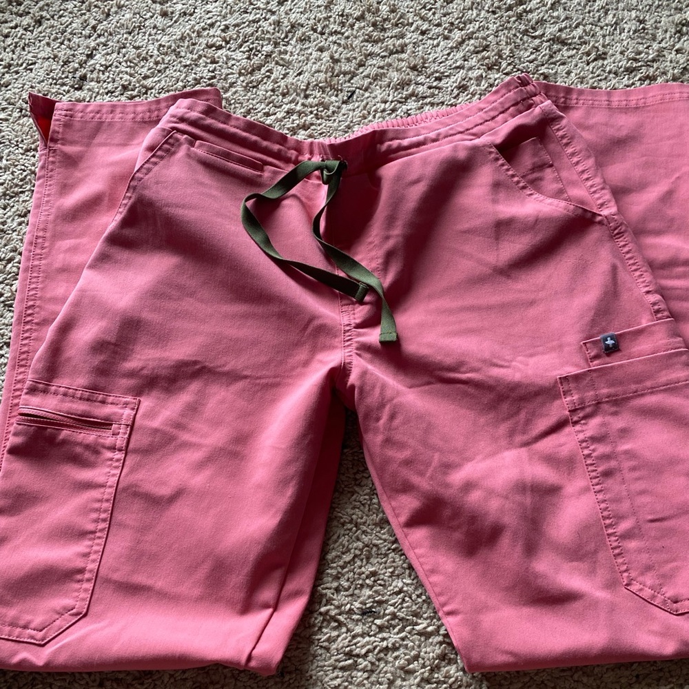 FIGS YOLA PINK LIMITED EDITION BREAST CANCER SMALL